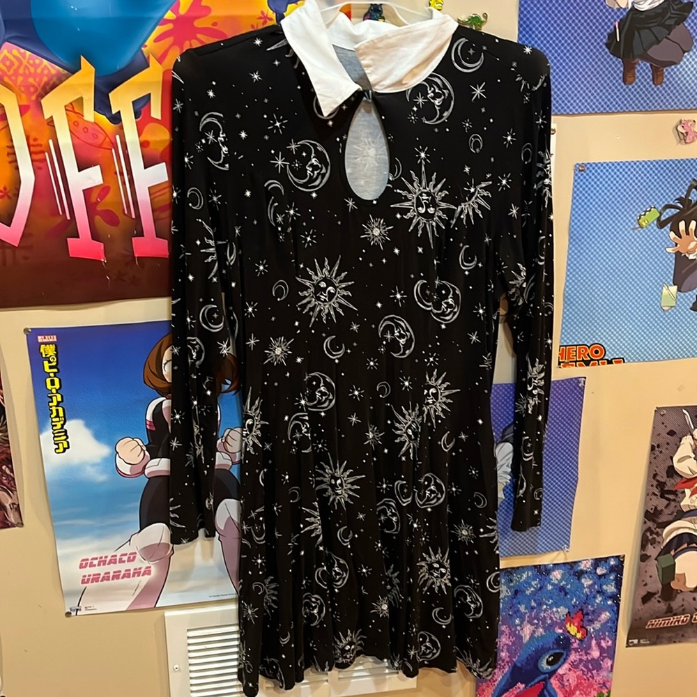 Knee length dress w/ long sleeves and a button on collar